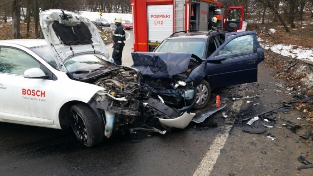 accident iasi masin curba foc