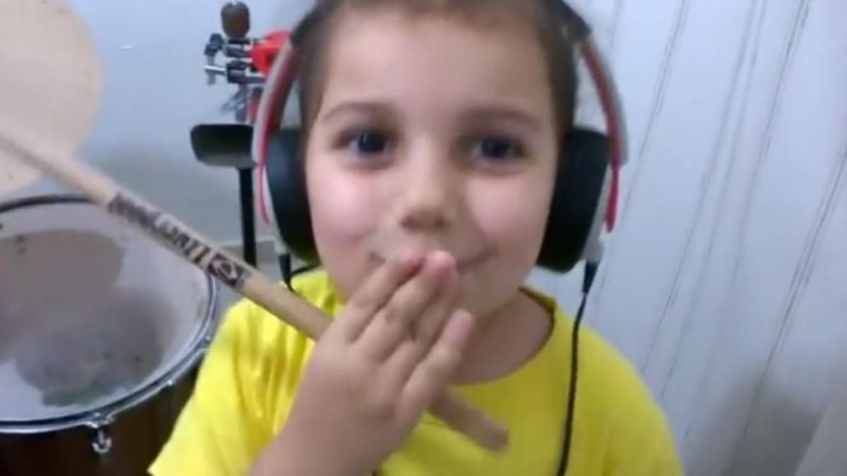 este geniala fetita de 5 ani a uimit internetul cu talentul ei