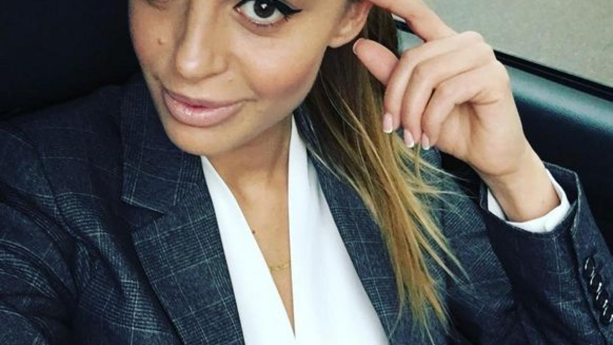 si a pierdut locul de munca pentru ca e prea sexy