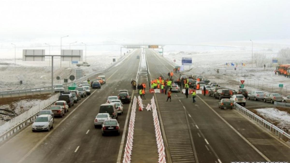 tronsonul demolat de autostrada inchis inca sapte luni anuntul a fost facut de cnadnr