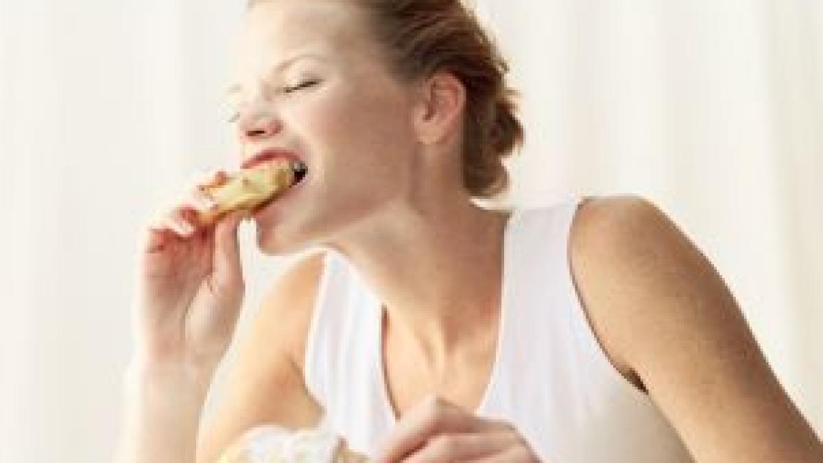 ce se intampla cu corpul tau daca mananci noaptea abia trezit din somn