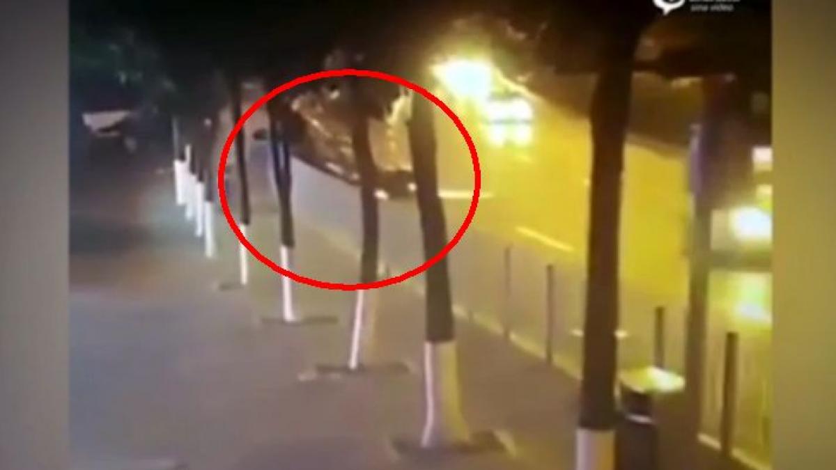 momentul in care un sofer isi face praf masina de peste 2 5 milioane de lire filmarea a ajuns