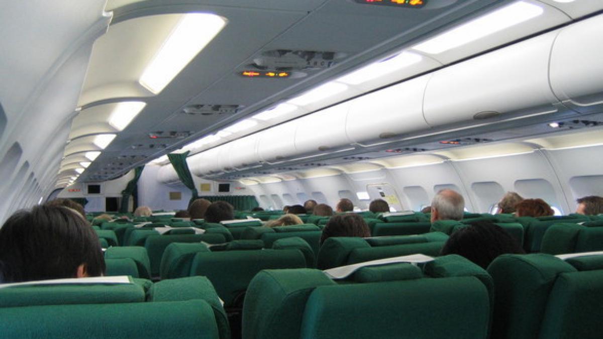 a incercat sa intre cu forta in cabina pilotilor in timpul unui zbor