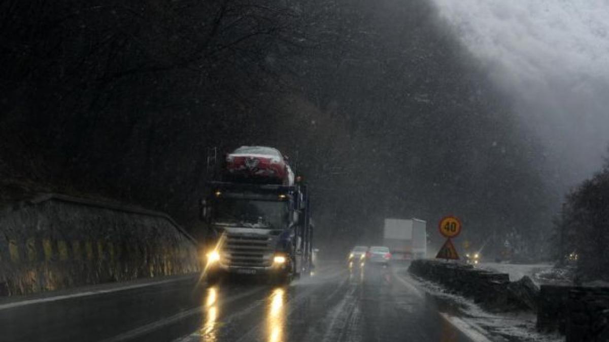 traficul pe valea oltului este complet blocat in urma unui accident