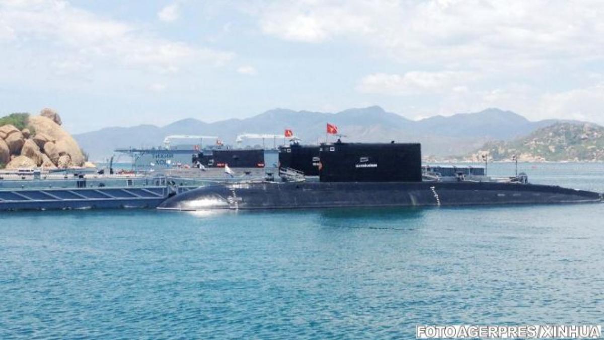 un submarin rusesc echipat cu rachete a ajuns in apropierea siriei