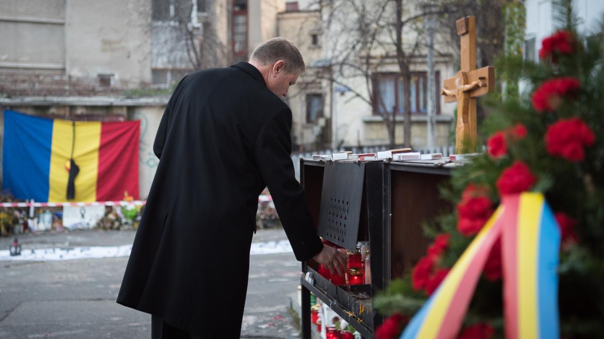 klaus iohannis postare pe facebook din fata clubului colectiv