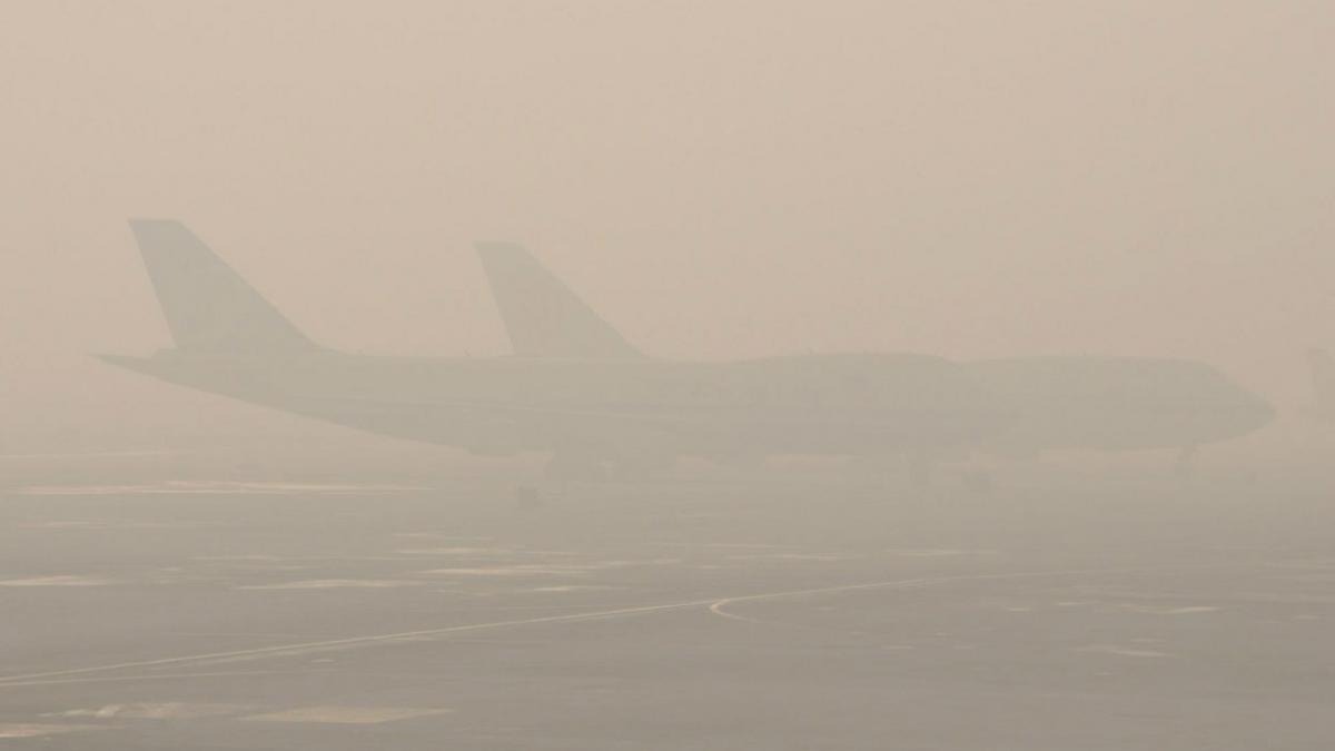 zboruri amanate la iasi o cursa tarom este tinuta la sol