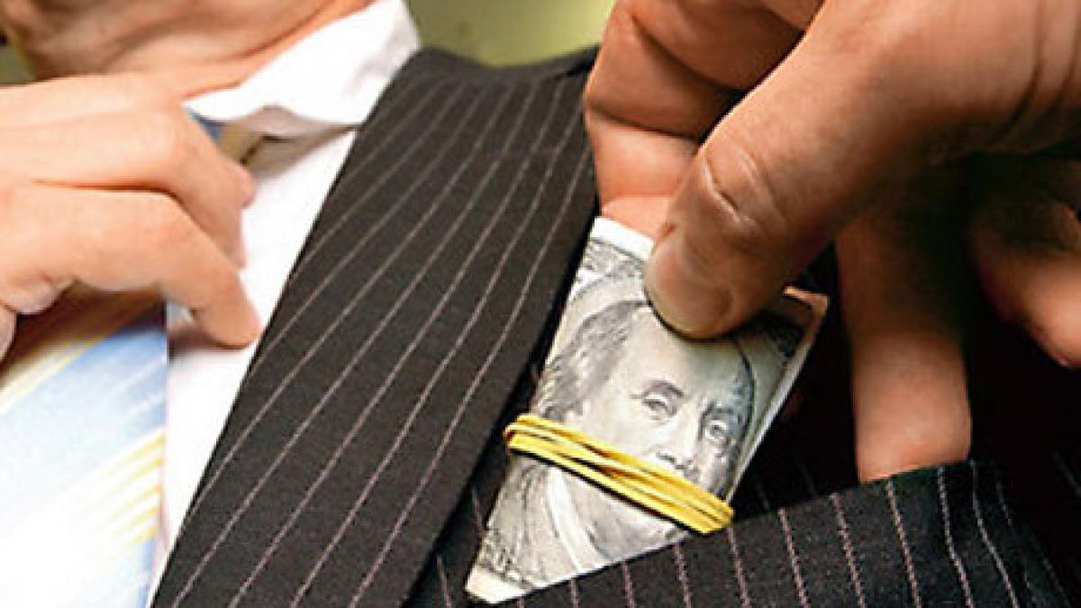 bulibasa romilor ieseni arestat preventiv ferdinand stanescu lua mita pentru trei magistrati