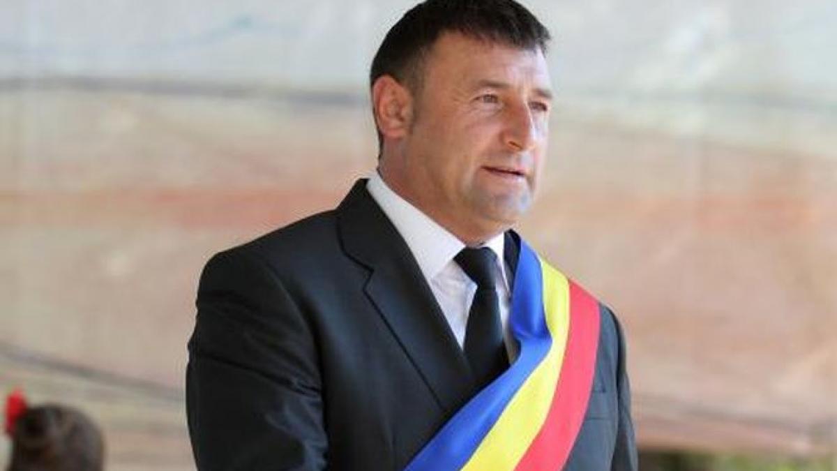 primar renovare casa bani publici