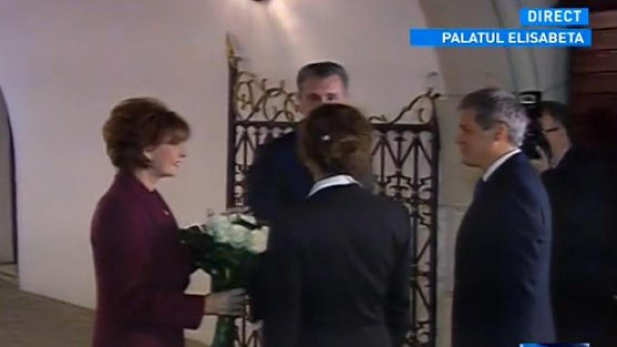 dacian ciolos si sotia sa invitati la dineul casei regale