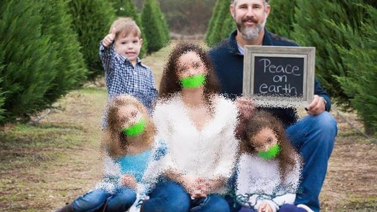 trebuia sa fie o gluma dar a revoltat o lume intreaga cum au fost puse sa pozeze fetele dintr o