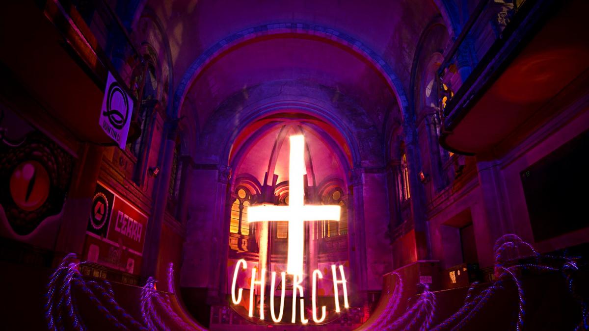 au intrat intr o biserica veche de 100 de ani si i au facut ceva iesit din comun