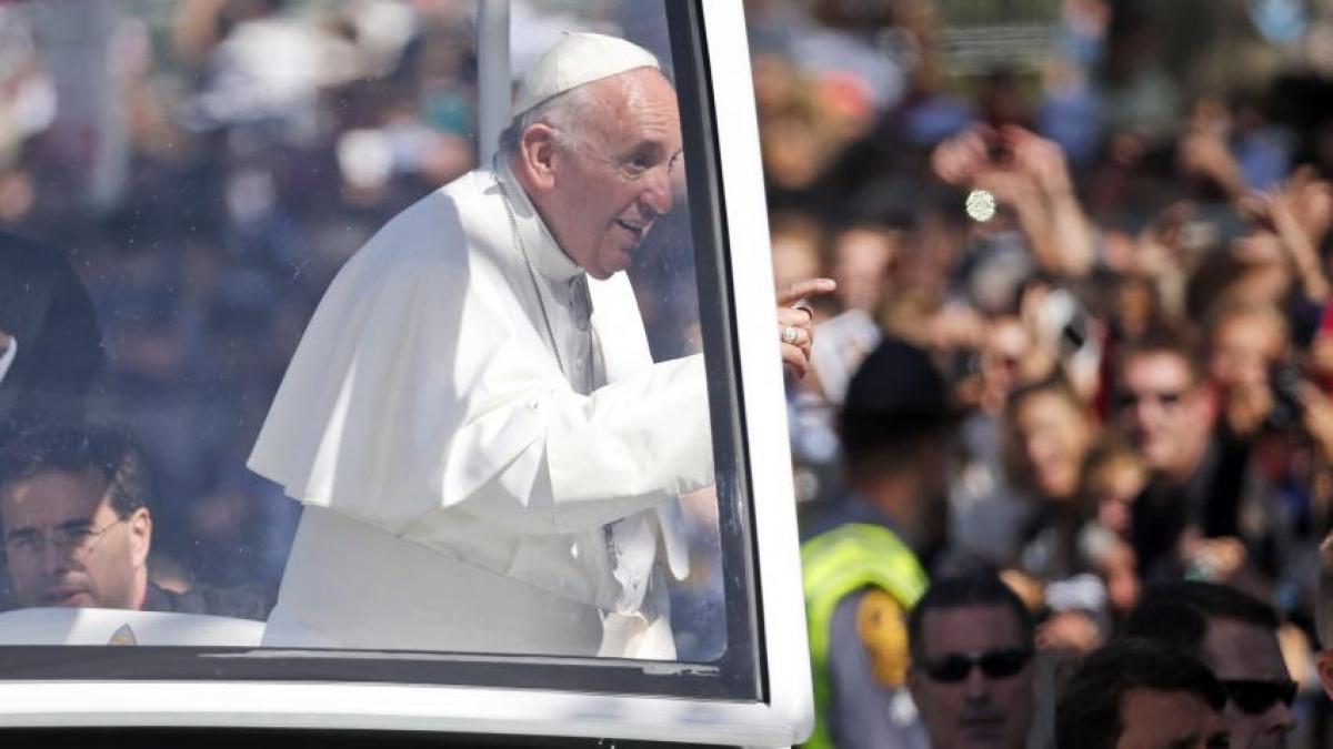 papa francisc a deschis la roma o poarta sfanta pentru cei exclusi