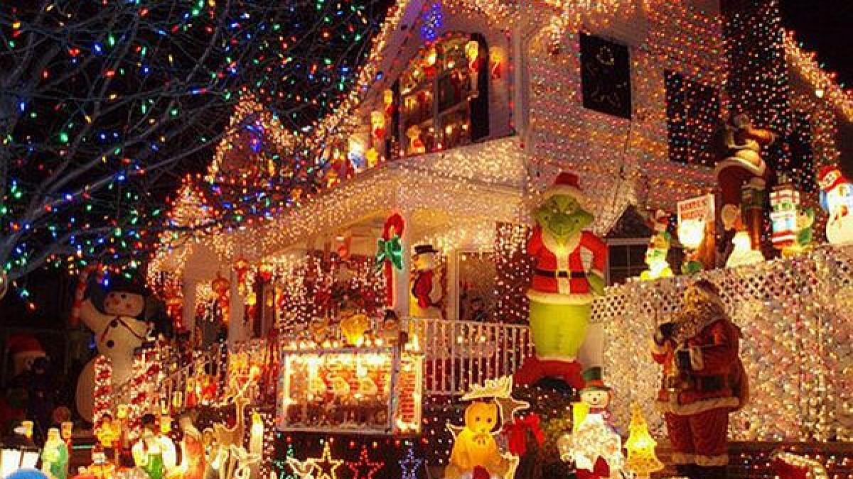 decoratiunile gonflabile de craciun amuzante sau de prost gust iata cateva exemple