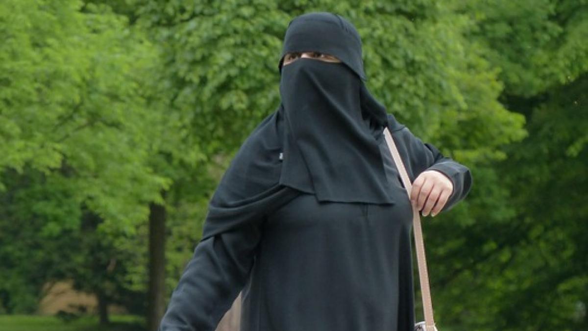 femeie condamnata la inchisoare in belgia dupa refuzul de a si scoate valul