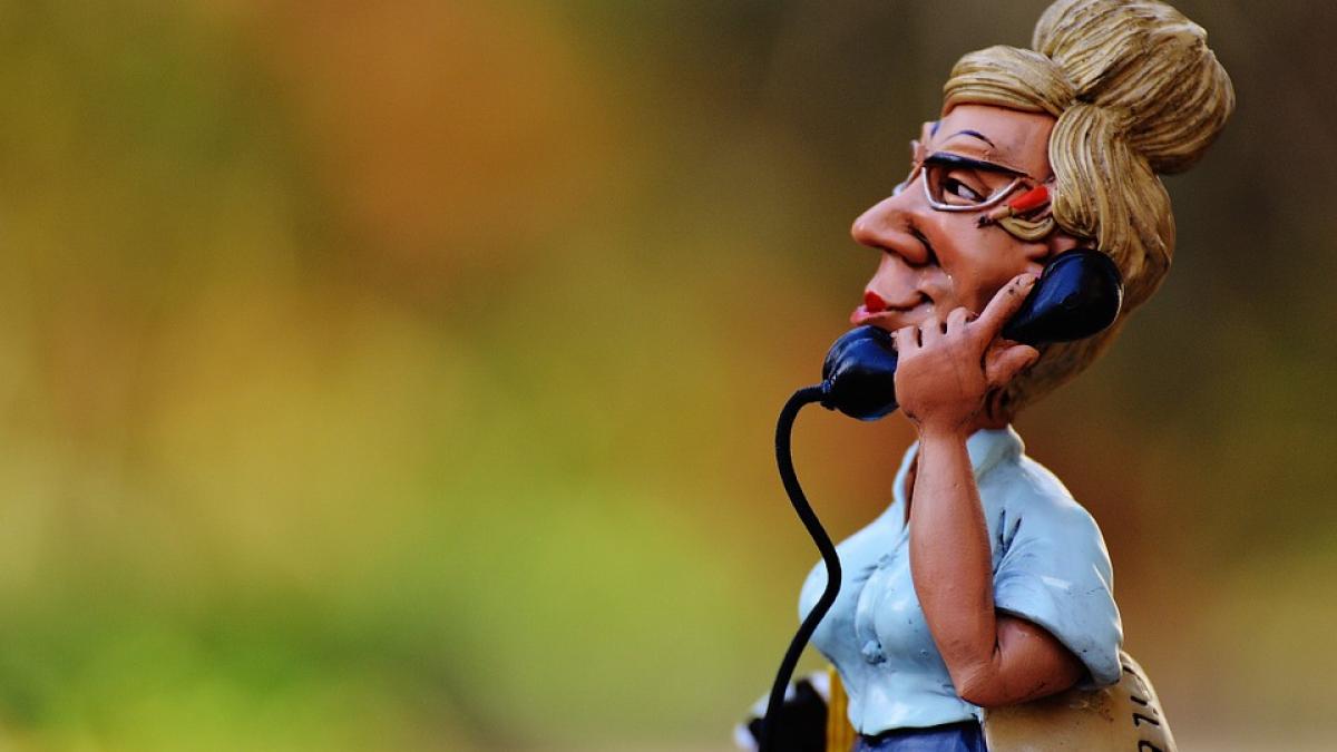 o bunicuta speriata a alertat politia dupa ce si a auzit vecinii strigand isis este bun isis este