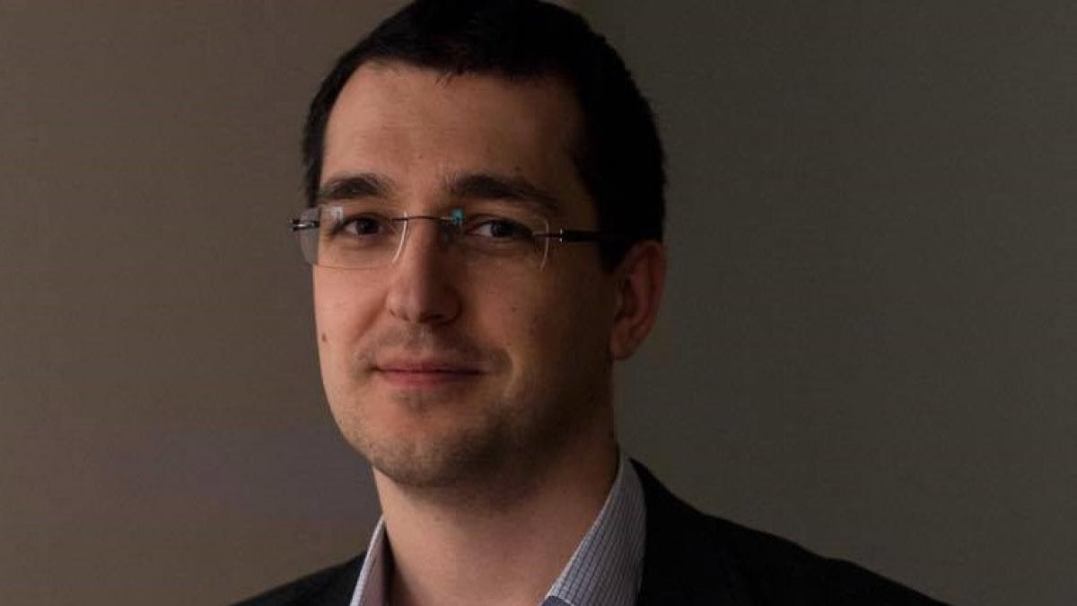 fondatorul magicamp lasa o banca din viena pentru a lucra la ministerul de finante