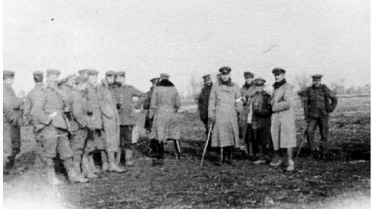 povestea adevarata a oamenilor care printre morti si transee si au redescoperit umanitatea