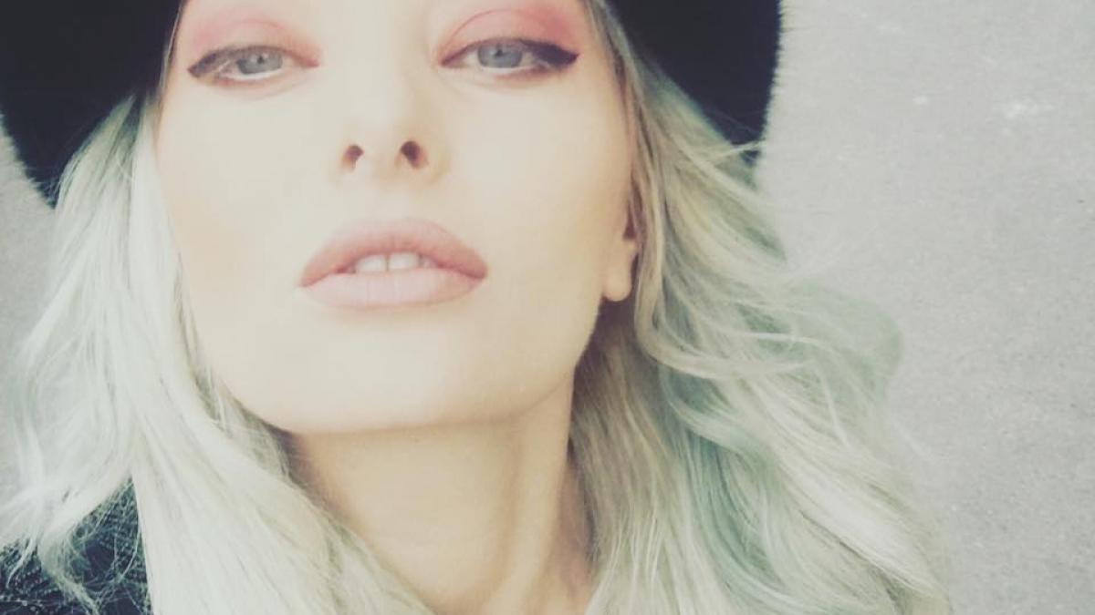 tinuta de craciun cu care delia si a cucerit definitiv fanii