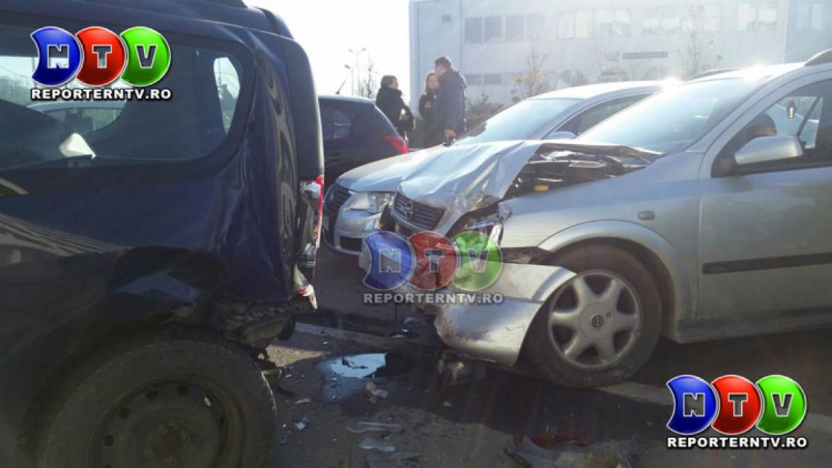 accident-in-lant-in-zona-pavilionului-expozitional-5-masini-lovite-o-persoana-ranita-galerie-foto-135410.jpg