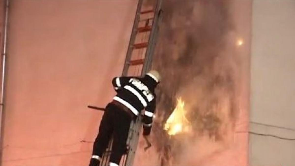 bloc de locuinte in flacari 200 de oameni evacuati