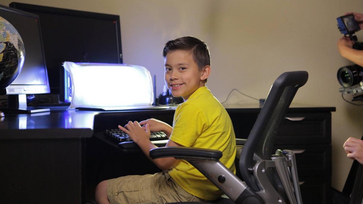 copilul de noua ani care castiga un milion de dolari pe an parintii lui nu mai muncesc