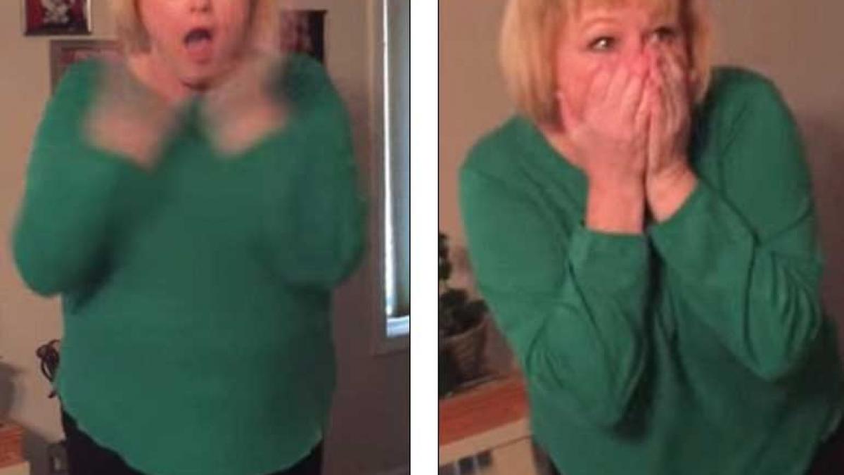 reactia acestei femei cand si a vazut cadoul sub bradul de craciun ce surpriza i a facut fiul ei