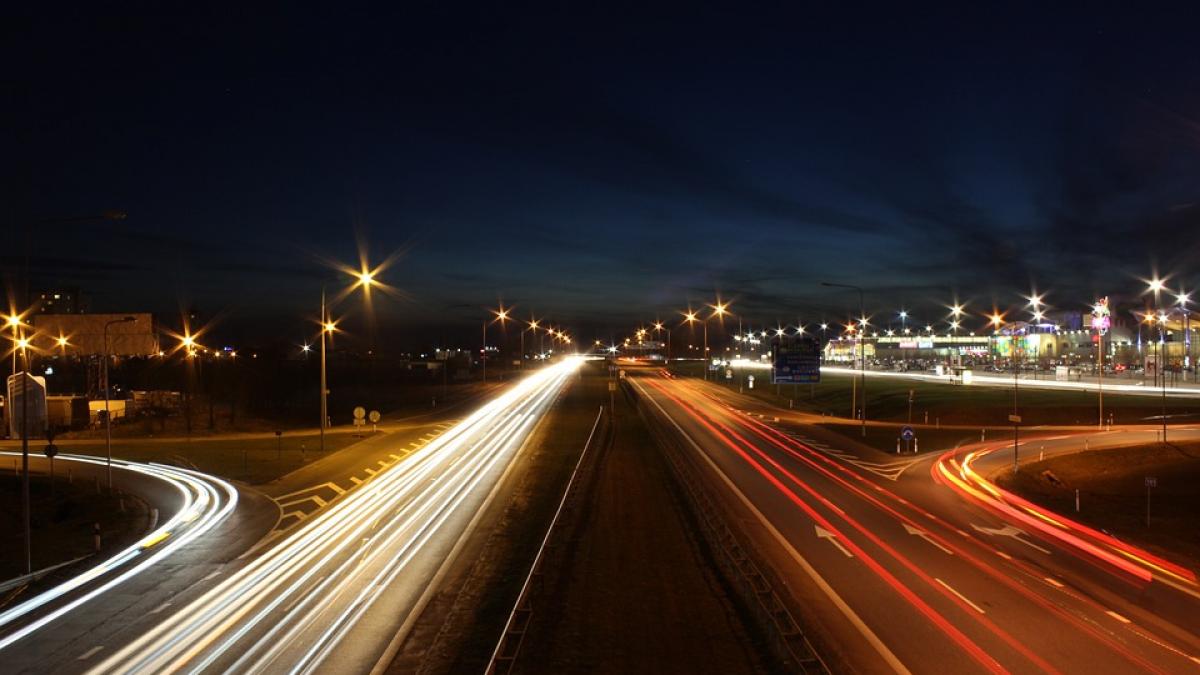 tara mai bogata cu sapte autostrazi si 24 de drumuri regionale incepand cu 2016