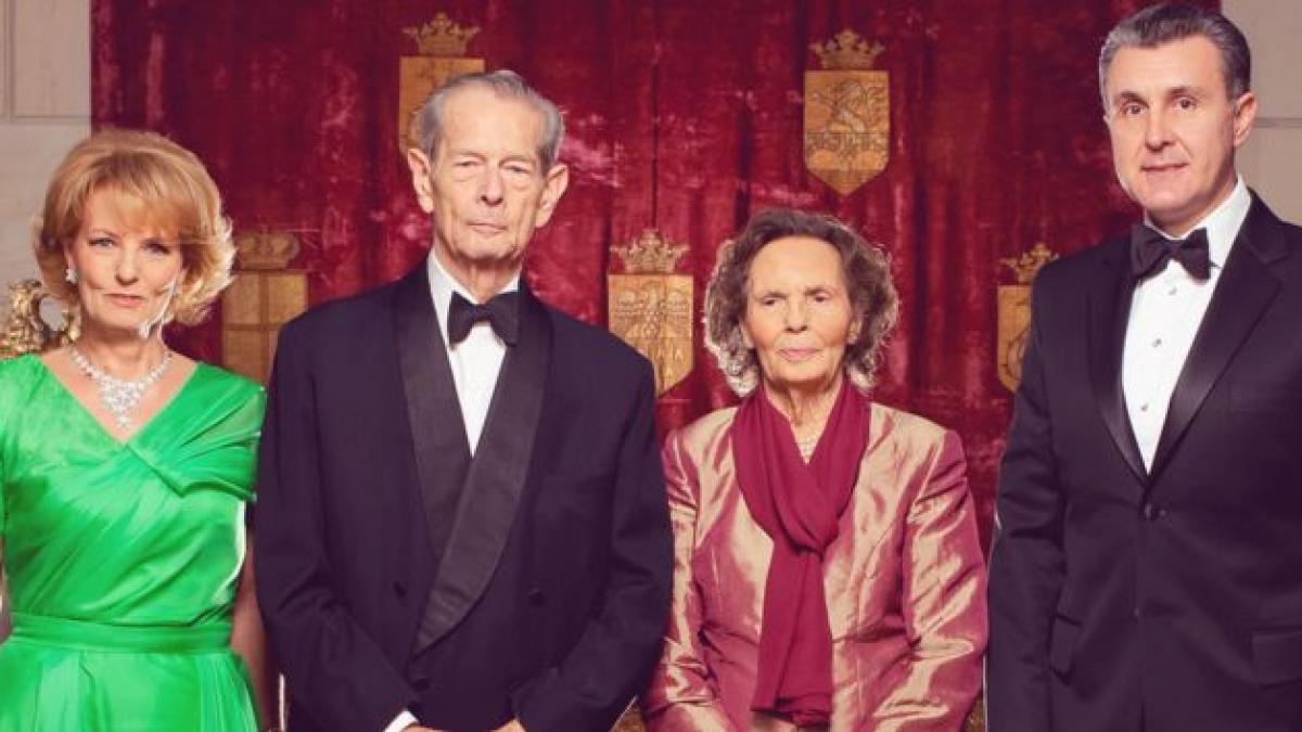 casa regala a romaniei zguduita de un scandal de proportii monarhistii acuza izolarea regelui