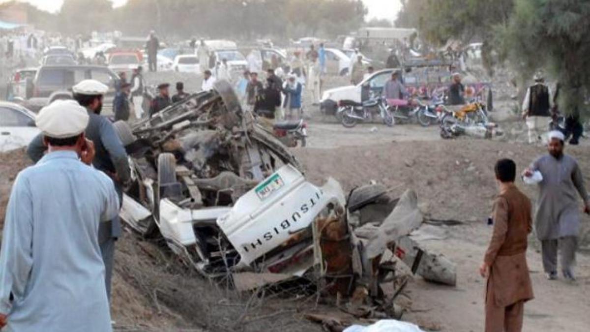 cel putin 22 de persoane ucise intr un atac sinucigas asupra unui birou guvernamental din pakistan