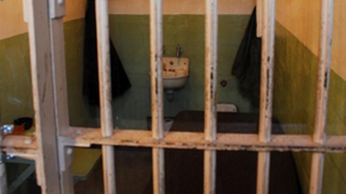 criminalul din iasi care si a masacrat sotia la coaforul unde femeia muncea a vrut sa se sinucida