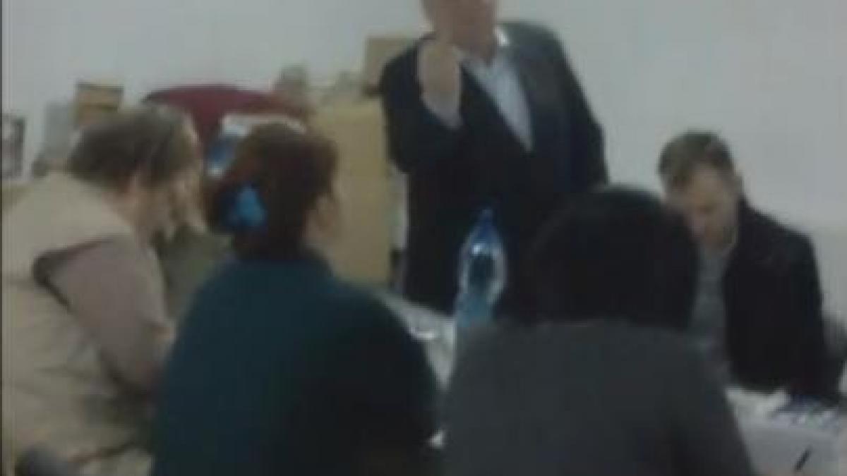 gest obscen facut de un primar in sedinta de consiliu