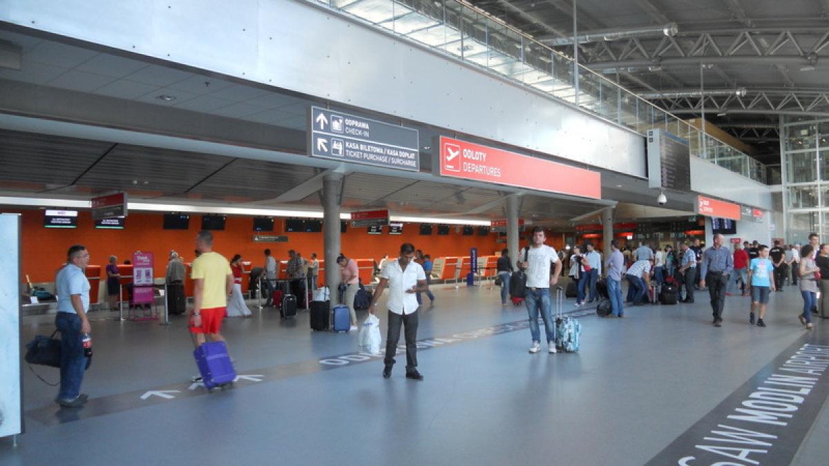 aeroport din varsovia evacuat dupa o amenintare cu bomba