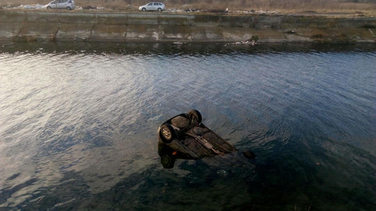 femeie cazuta cu masina in dambovita