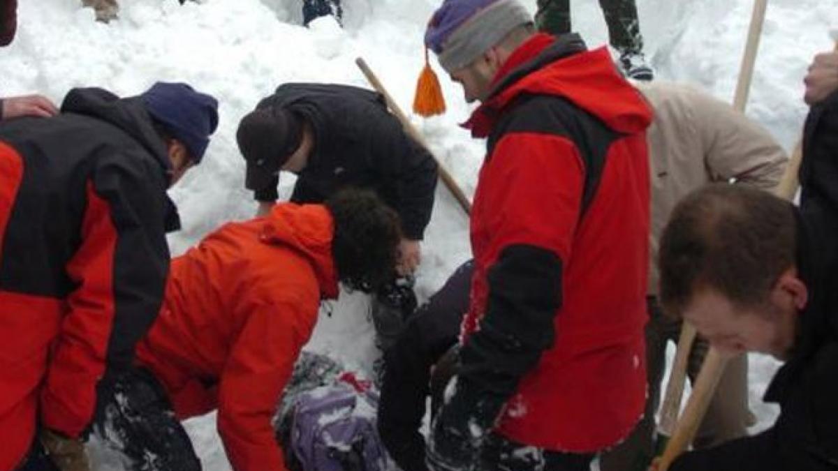 interventie de urgenta a salvamontistilor 15 turisti rataciti in masivul caliman