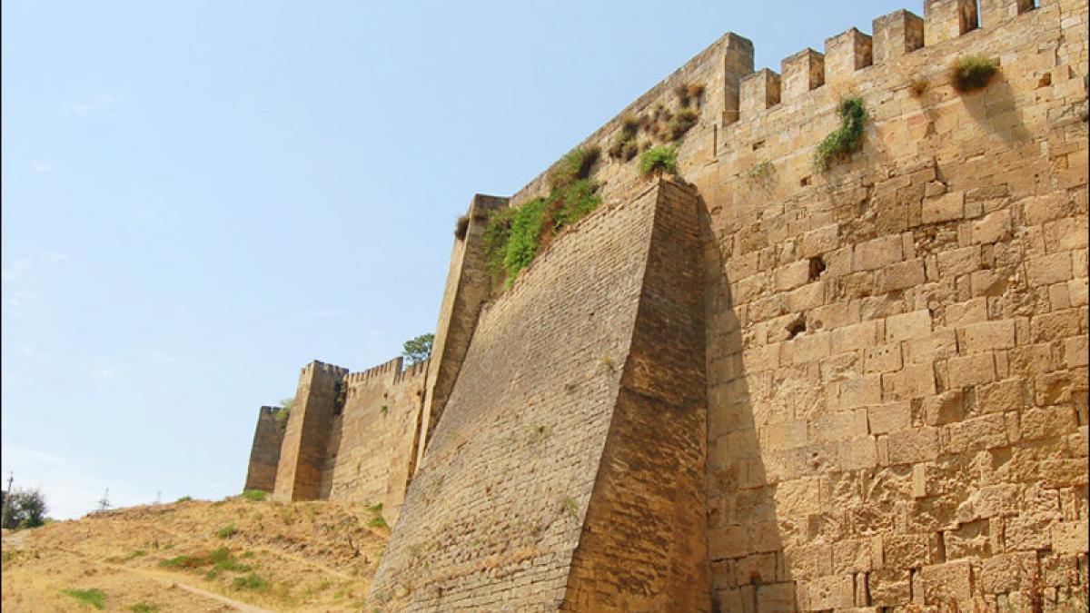 derbent-russia-city-fortress.jpg