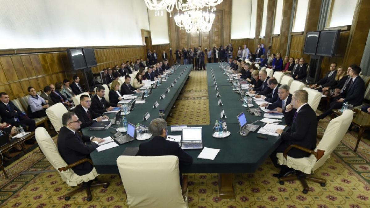 mii de romani afectati de o masura luata de guvern in ultima zi de lucru din 2015