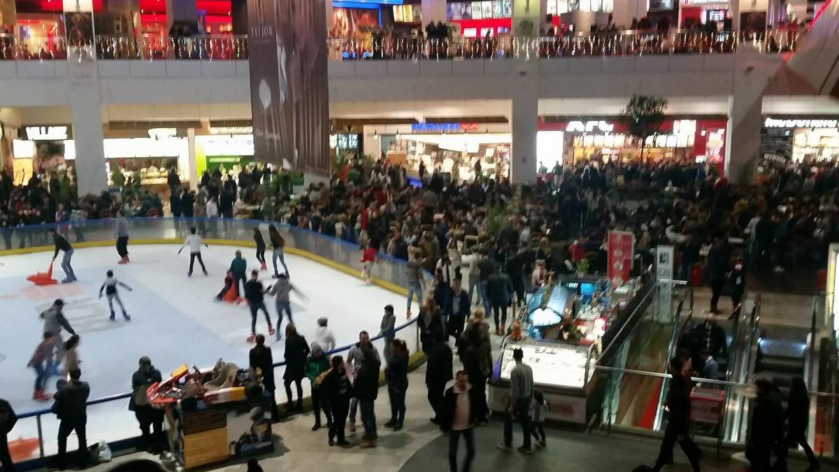 scene halucinante intr un mall din bucuresti in prima zi a anului foto