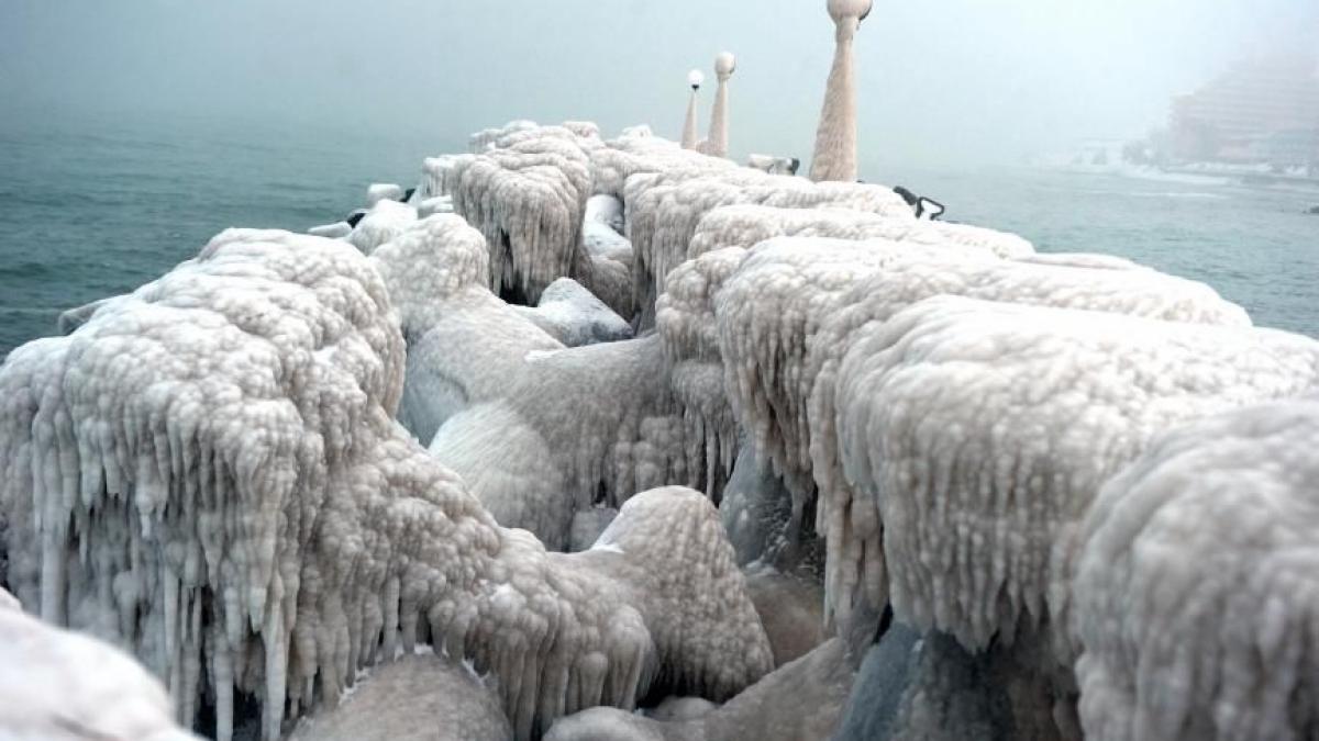 gerul face spectacol la malul marii