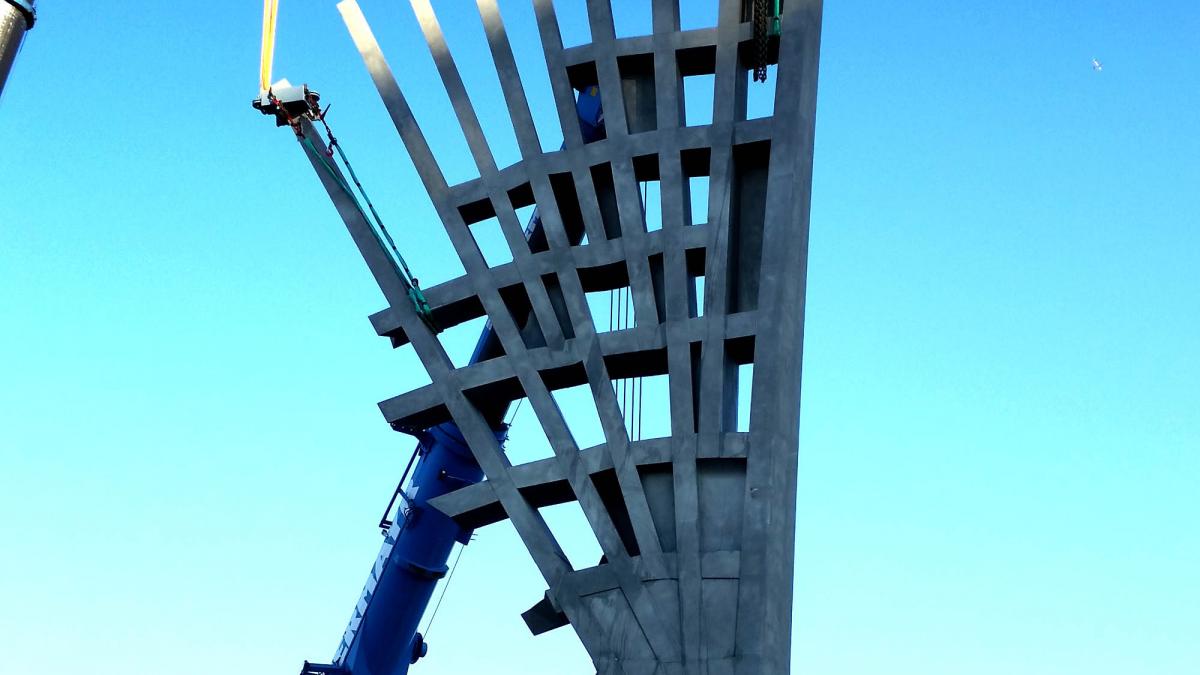 monument aripi casa presei
