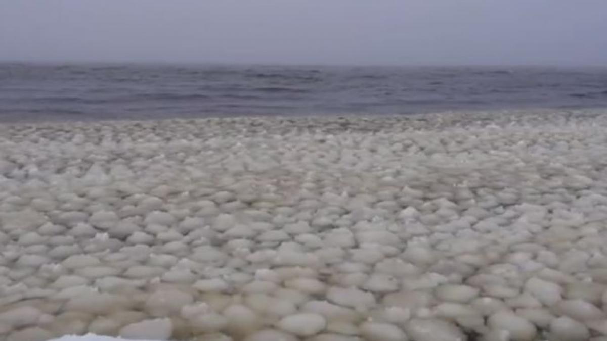 fenomen ciudat la suprafata unui lac