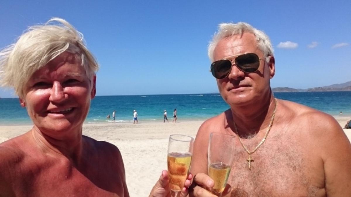 cum arata monica tatoiu in costum de baie are 59 de ani si nu se rusineaza deloc