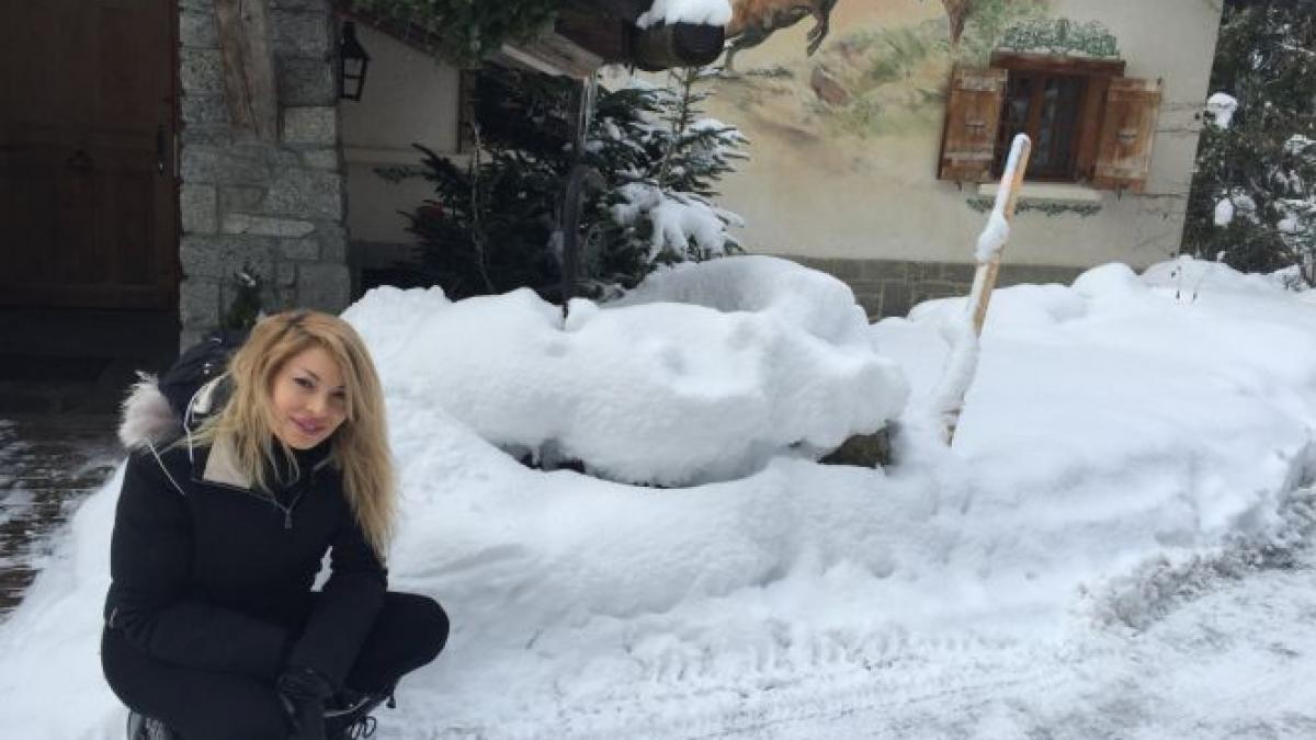 anuntul facut de valentina pelinel pe facebook nu e usor