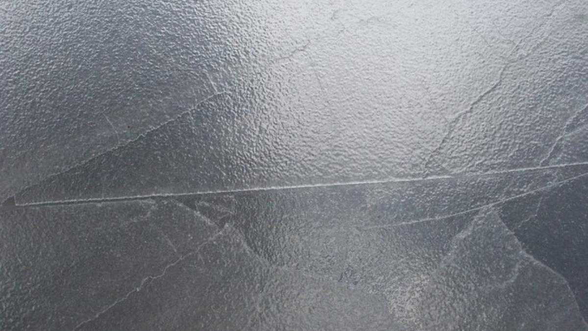 ploaia inghetata provoaca probleme pe aeroporturi avioanele nu pot decola