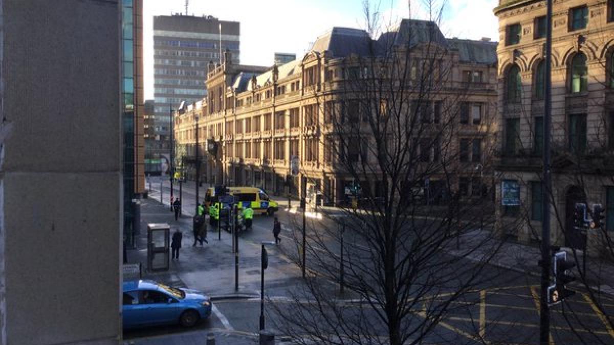 alerta cu bomba la liverpool