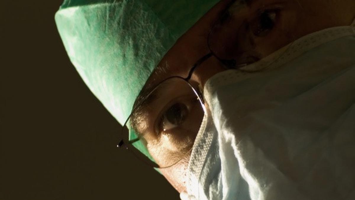 dialog halucinant intre un medic si pacient vii sa ragi ca vaca la spital