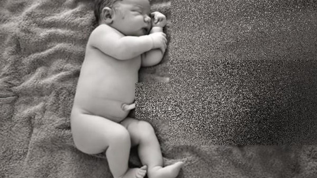 fotografie bebelus cordon ombilical