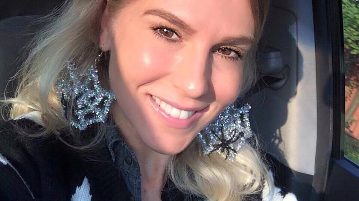 corina bud fotografia sexy ce nu trebuia sa ajunga pe internet