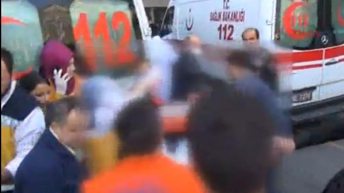 incendiu puternic la un hotel din istanbul mai multe persoane sunt blocate inauntru