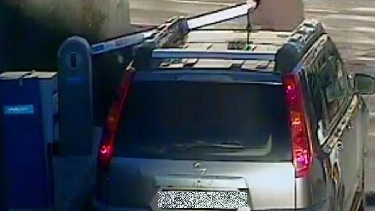 metoda brutala prin care un sofer iese dintr o parcare cu bariera imaginile cu incidentul au fost